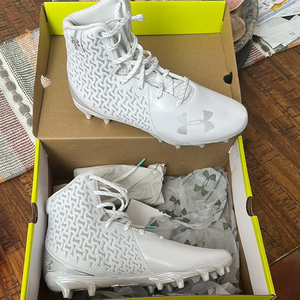 Under Armour White High-Top lacrosse Cleats with Textured Pattern